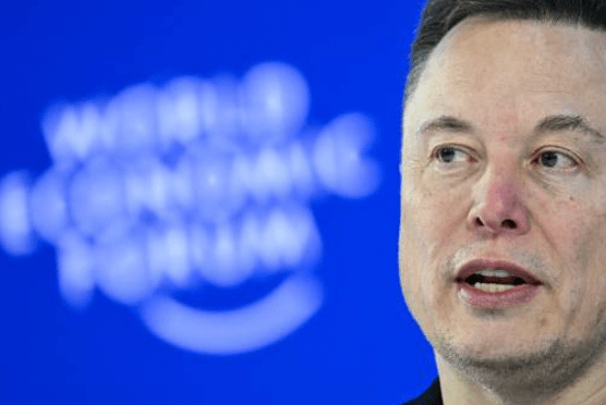 歐盟正式對美國科技大亨馬斯克旗下社交平台X展開調查，關注其人工智能聊天工具Grok是否被用來生成涉及真實人物的色情深偽（deepfake）圖像，並可能違反《數碼服務法》（DSA）相關規定。法新社