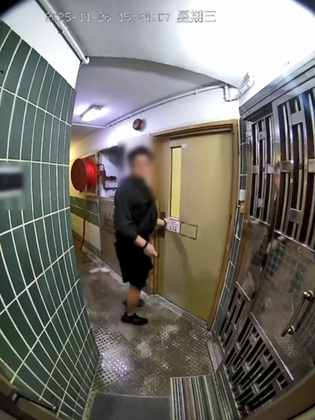 火警鐘被人為關閉。網上有片段顯示有男宏建閣居民事發時用硬物敲打火警鐘,但火警鐘都沒有響起。 火警鐘被人為關閉。網上有片段顯示有男宏建閣居民事發時用硬物敲打火警鐘,但火警鐘都沒有響起。