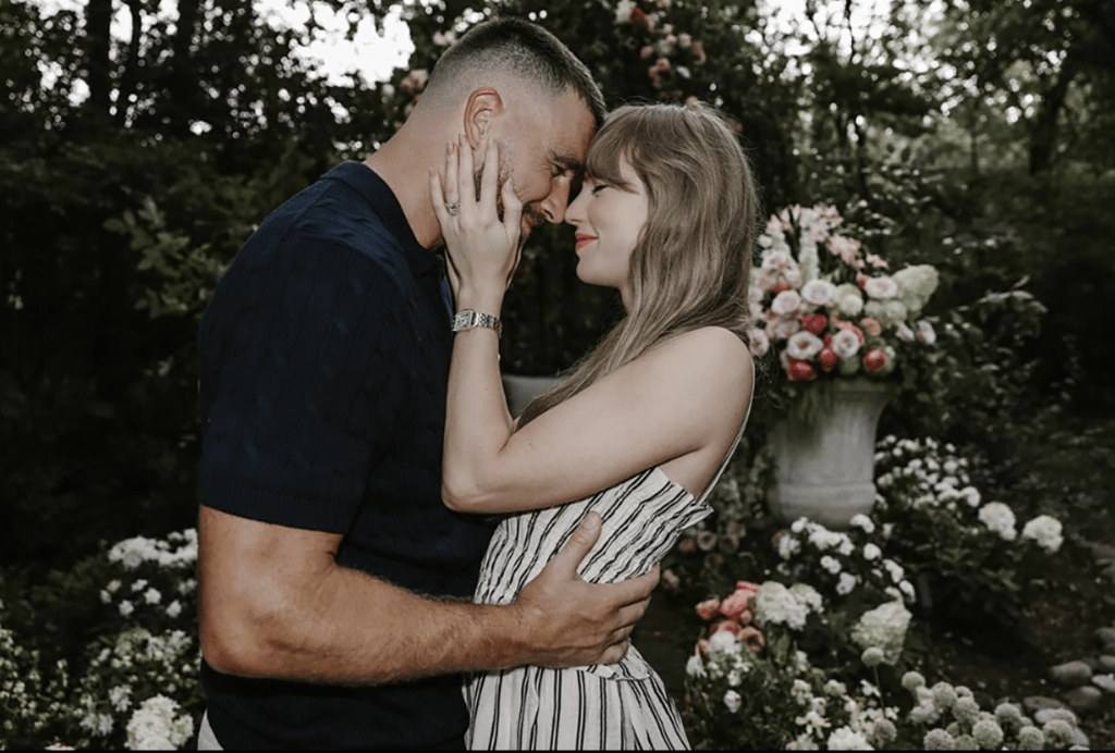 流行天后Taylor Swift (泰勒斯)與美式足球明星凱爾西(Travis Kelce)週二透過Instagram共同宣布訂婚喜訊。 流行天后Taylor Swift (泰勒斯)與美式足球明星凱爾西(Travis Kelce)週二透過Instagram共同宣布訂婚喜訊。