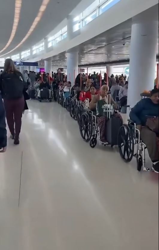 印度旅客常被質疑在機場濫用輪椅服務。微博