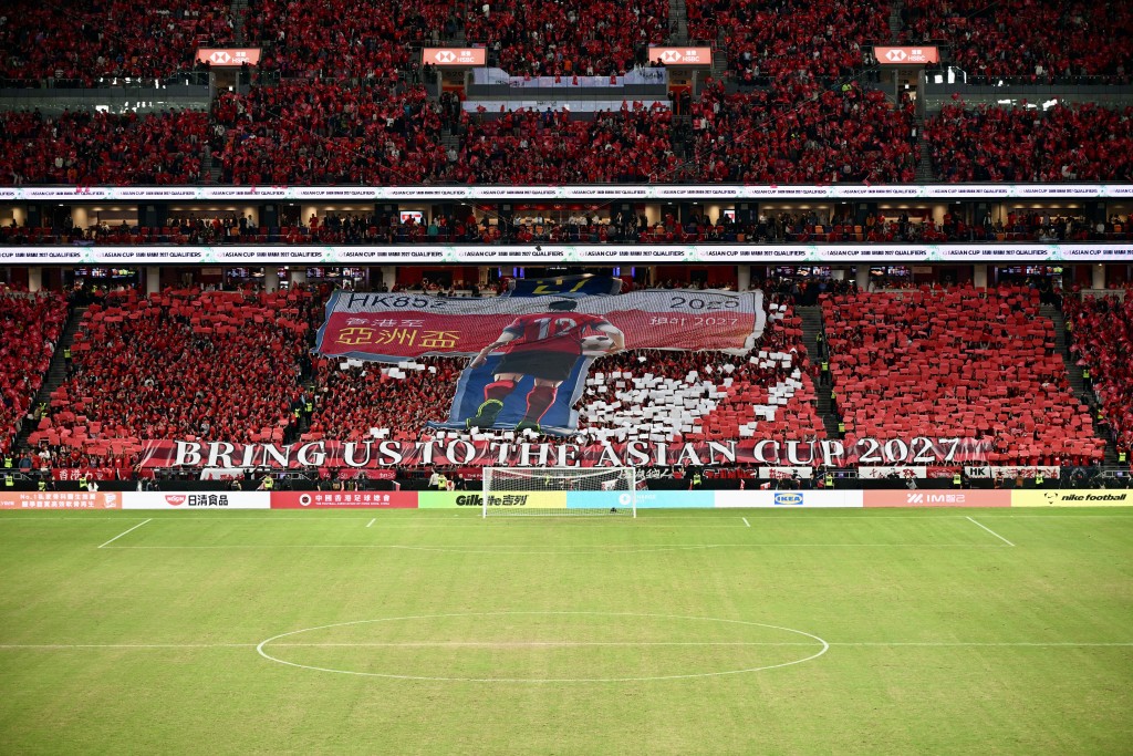 香港隊主場對戰新加坡，展示Tifo 。