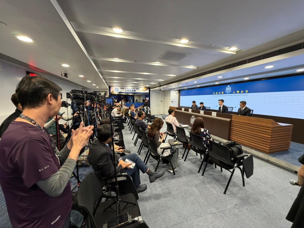 警方及醫管局代表周三在警察總部見記者交代案情。曾志恆攝