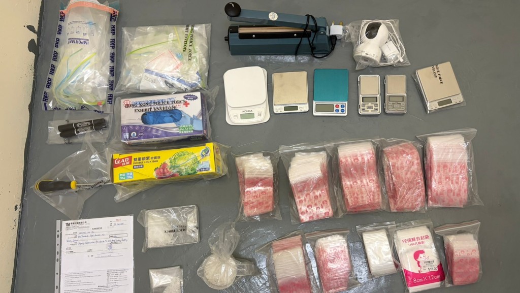 警方展示檢獲的毒品。