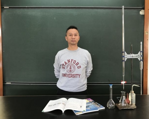 香港培正中學化學科主任黃子榮