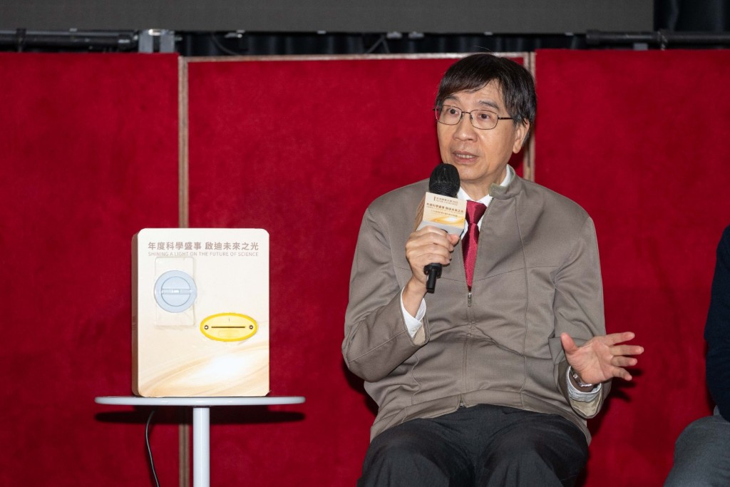 袁国勇凭歌寄意忆述自己的研究曾经饱受质疑。大会提供 袁国勇凭歌寄意忆述自己的研究曾经饱受质疑。大会提供