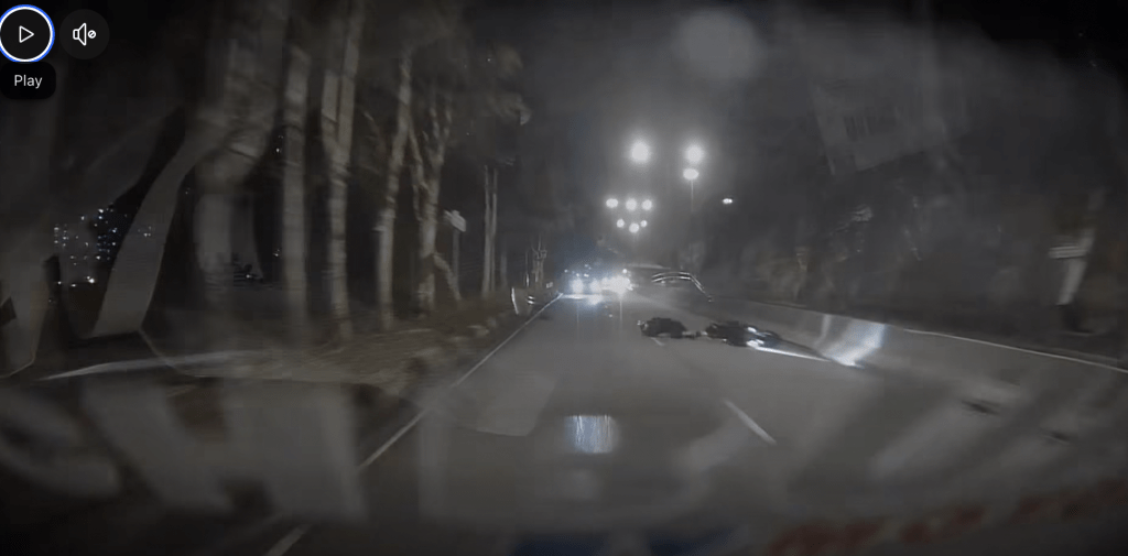 鐵騎士人仰車翻。