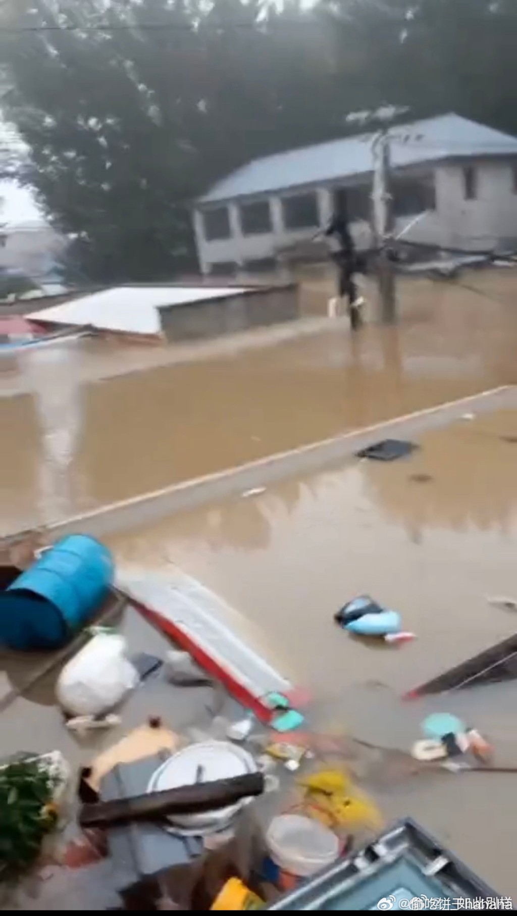 河北涿州出现大规模水浸。（微博）