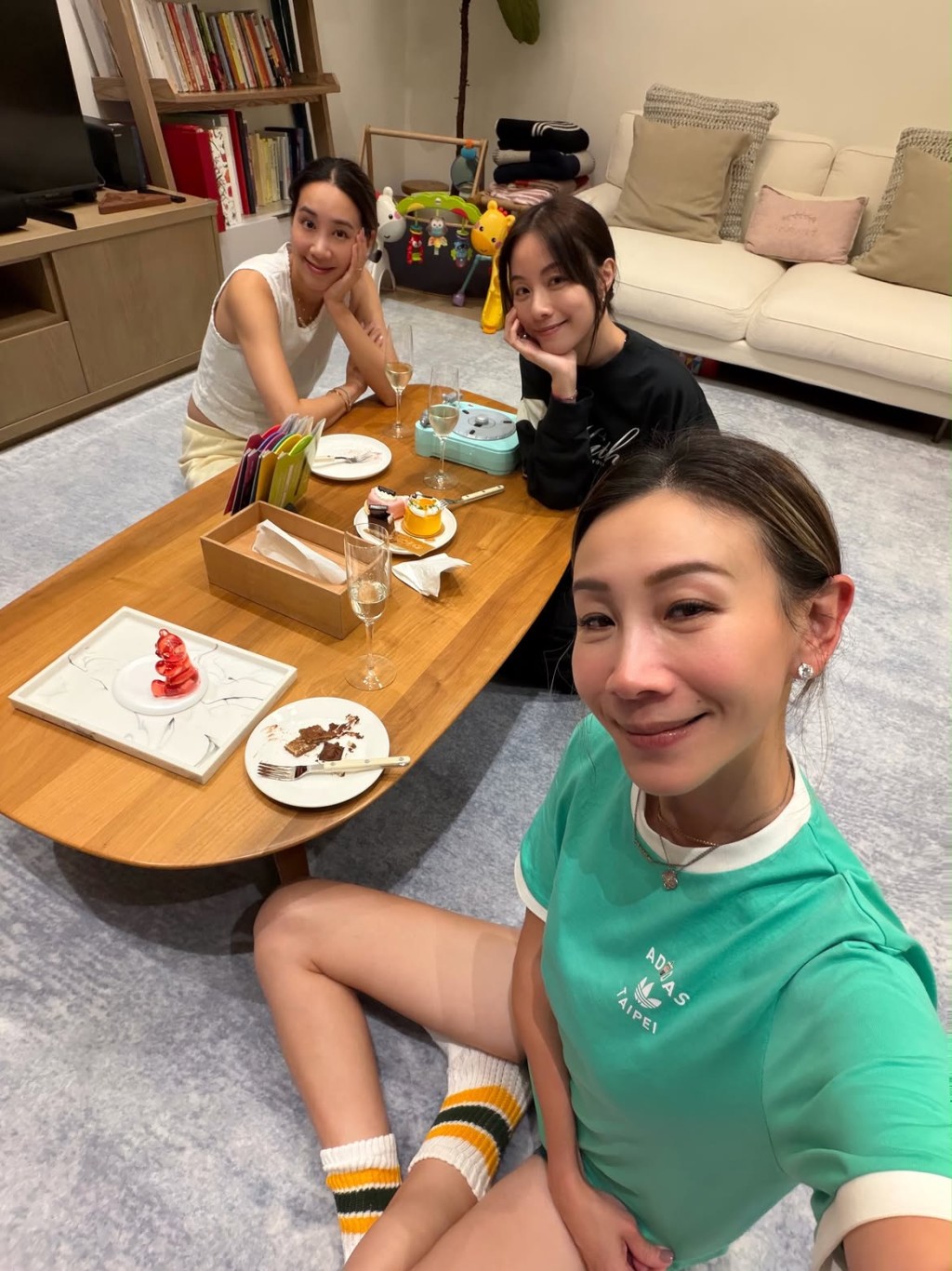 Angela區文詩近日捲入「茶水間KOL」話題。 Angela區文詩近日捲入「茶水間KOL」話題。