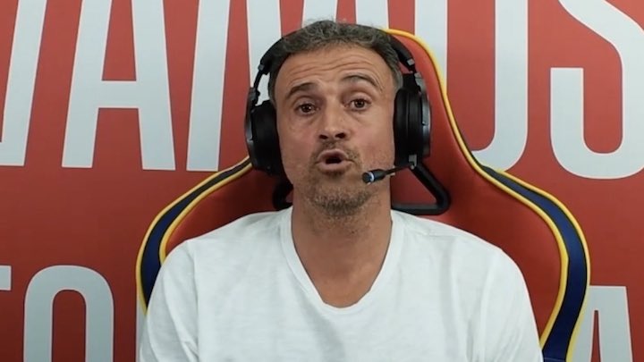 安歷基進行直播。網上圖片