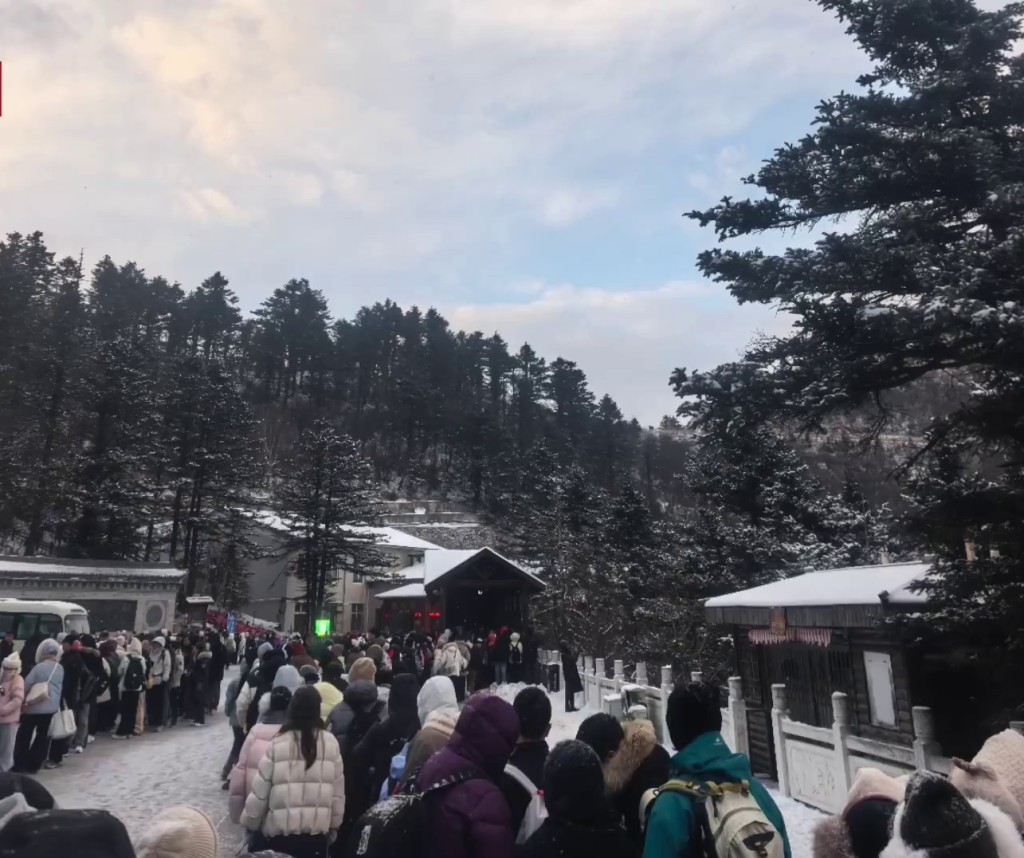 1月2日,陝西太白山數百遊客滯留。 1月2日,陝西太白山數百遊客滯留。