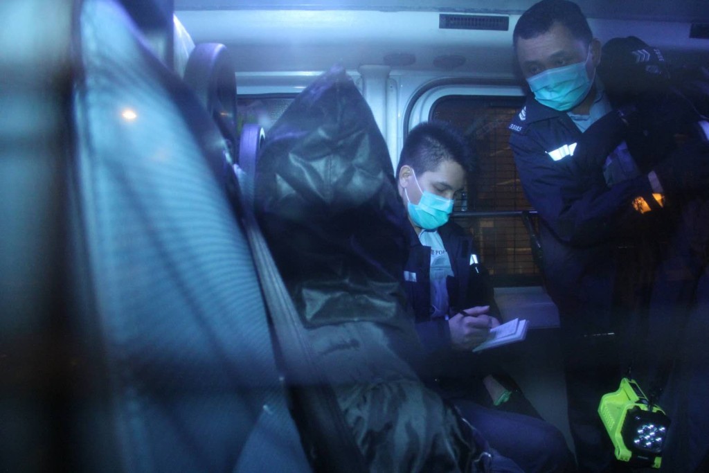 其中一名被捕男童。