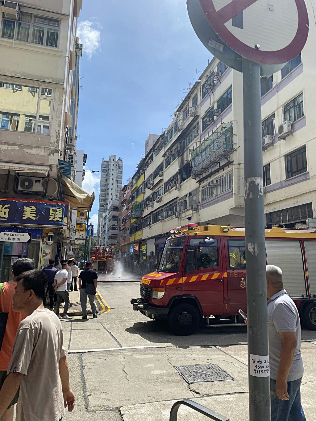 警方封鎖現場灌救。fb：上水人大聯盟