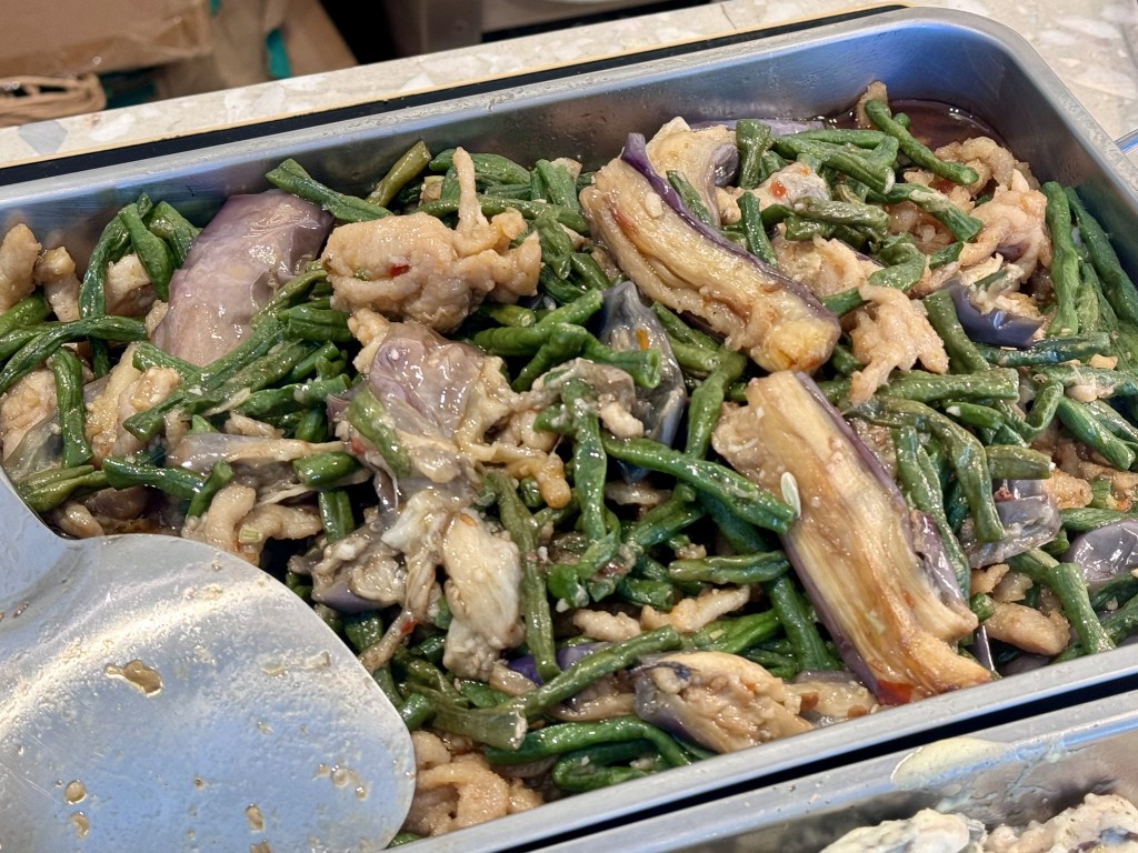 蒜香煮豆角配肉絲茄瓜