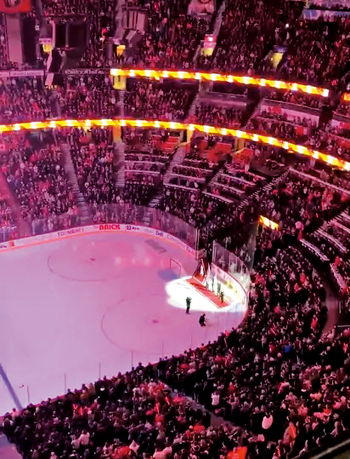 加國球迷在冰球賽上於奏唱美國國歌時喝倒采。