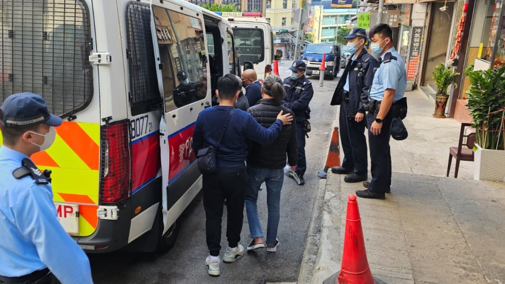 行動中,警方拘捕7名男女。警方提供