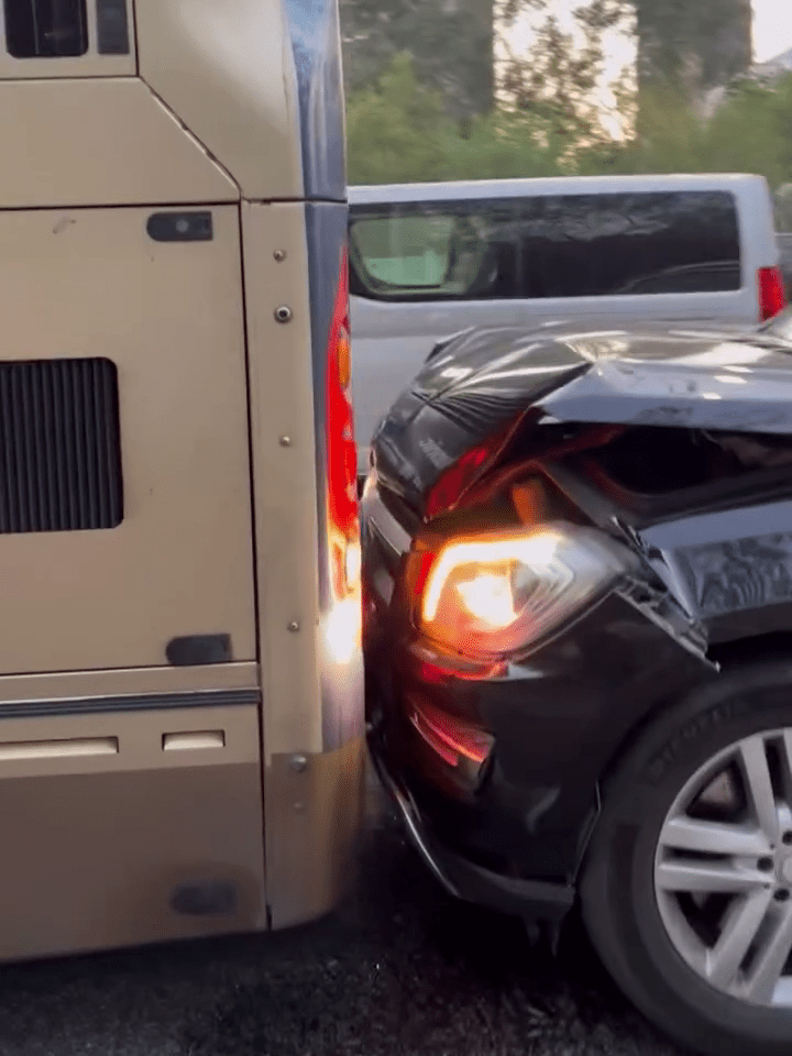 私家車車頭冚摺起。Threads：soul_wkw