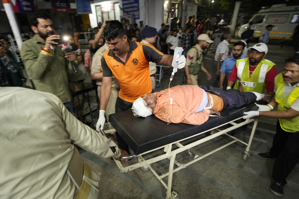 印度喀什米尔朝圣者巴士遇袭至少9人死亡。美联社