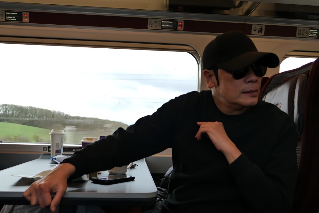 有網民指羅嘉良面容似乎有點僵硬。 有網民指羅嘉良面容似乎有點僵硬。