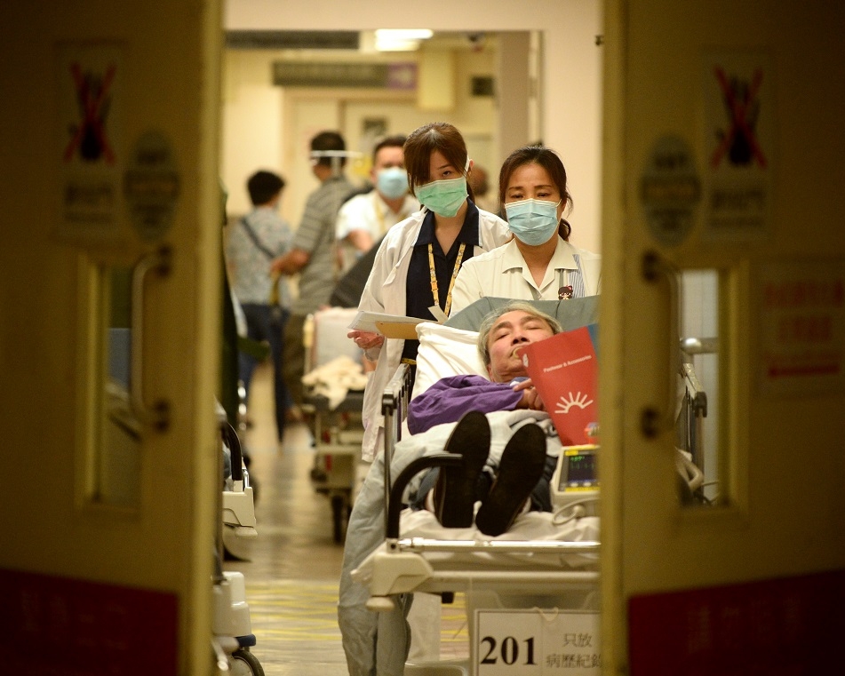 伊利沙伯醫院今再安排一名女病人轉往聖德肋撒醫院接受治療。資料圖片