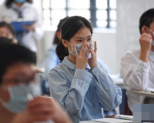 深圳中小學幼兒園開學後學生在校內可不戴口罩。 新華社