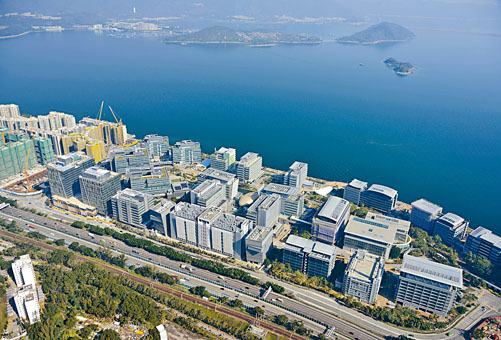 《預算案》預留三十億元,供科學園第二階段擴建計畫之用。