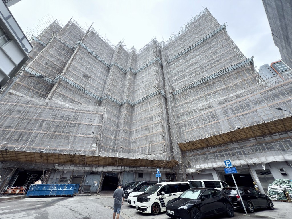 葵涌任合兴工业大厦相连单位连约放售，意向价约5600万。