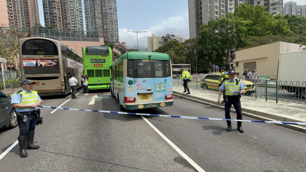 警员到场调查。杨伟亨摄