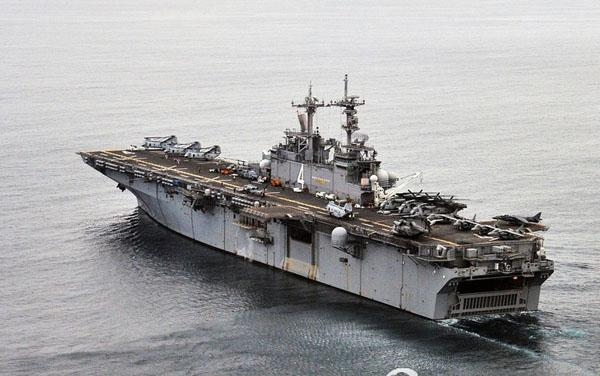美国海军两栖攻击舰“拳师”号（USS Boxer LHD-4）。