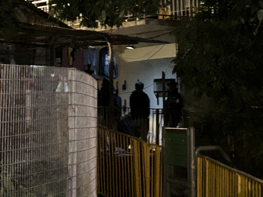 一名男子被發現倒斃井頭中村一單位內，頭部有傷。