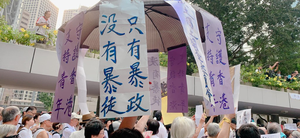 有年長市民發起「銀髮族靜默遊行」。 西環變幻時FB/網民Helen Chung圖