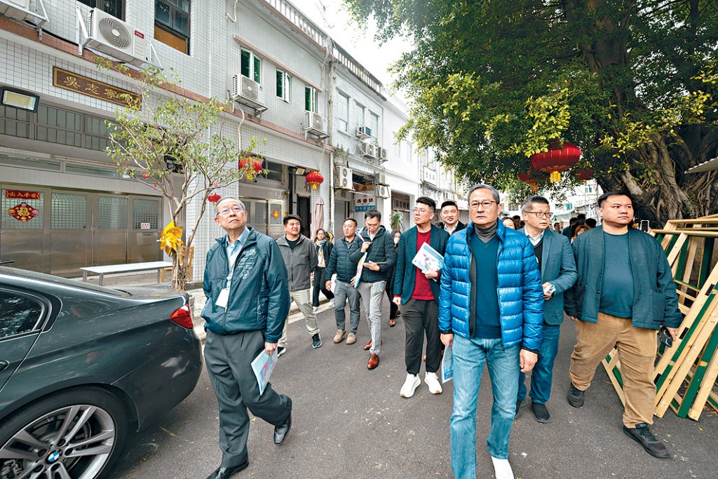 立法會議員視察沙頭角新樓街。