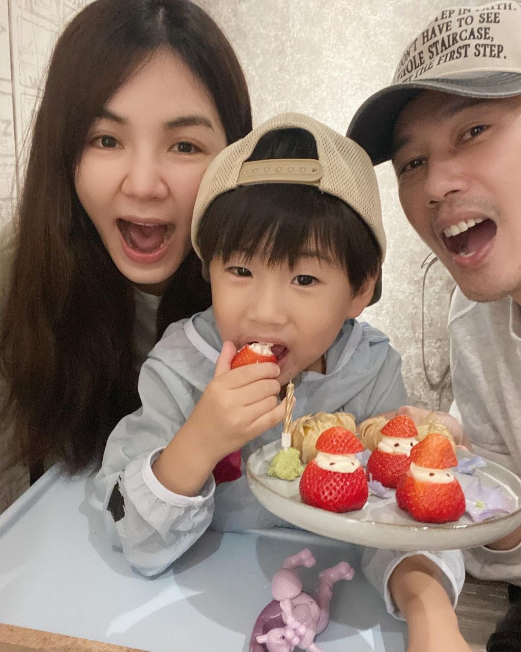 Ella與老公結婚九年,二人肓有一子。