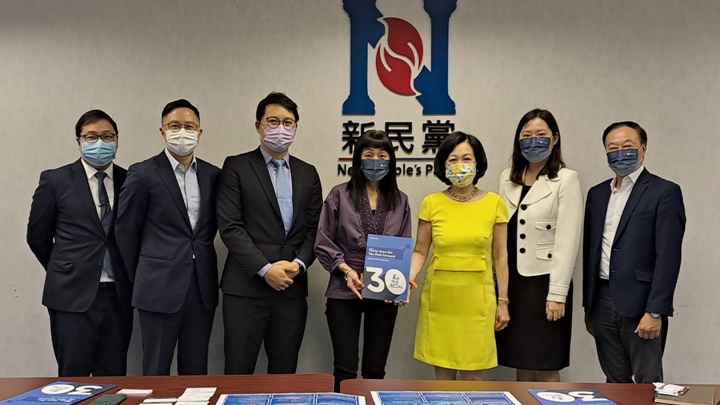 葉劉淑儀與微軟香港員工交流。葉劉淑儀facebook圖片
