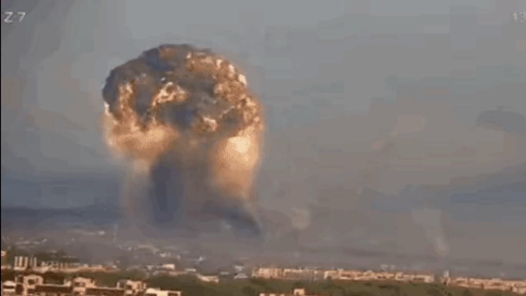 赫梅利尼茨基空袭造成巨大蘑菇云。