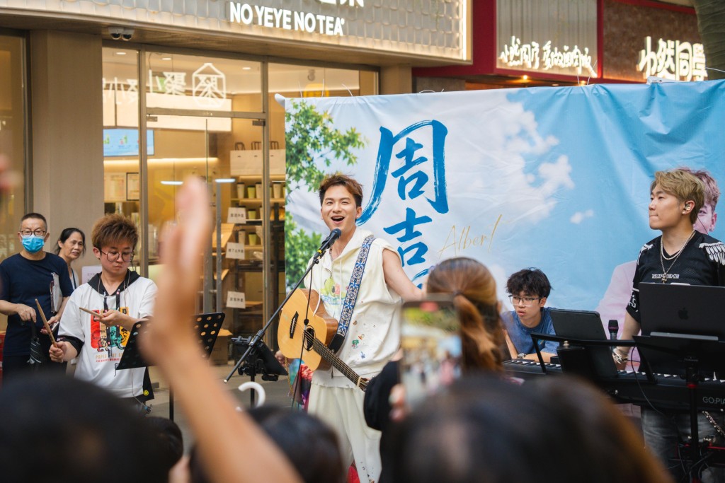 周吉佩廣州連趕三場快閃busking。