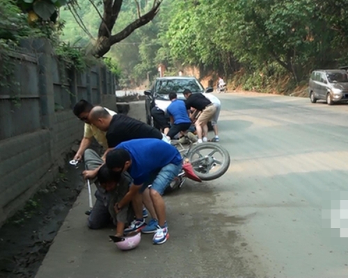 警方現場拘捕疑犯。網圖