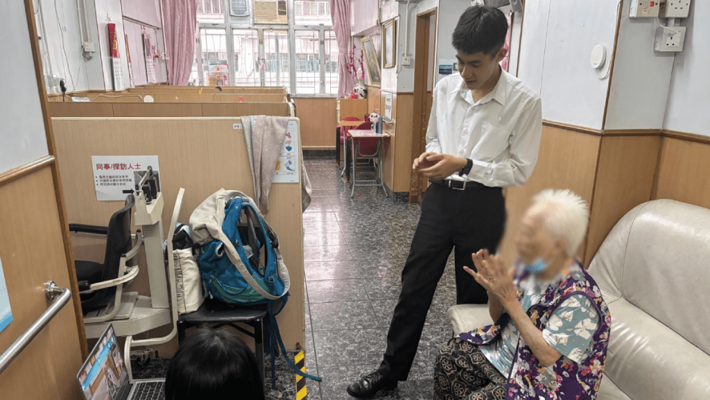 將遊戲拓展至老人家,設計了多款訓練肌肉的VR遊戲。 將遊戲拓展至老人家,設計了多款訓練肌肉的VR遊戲。