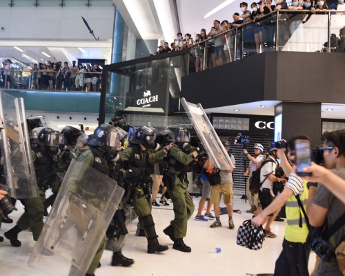 沙田新城市廣場去年7月14日晚上爆發示威衝突。 資料圖片 