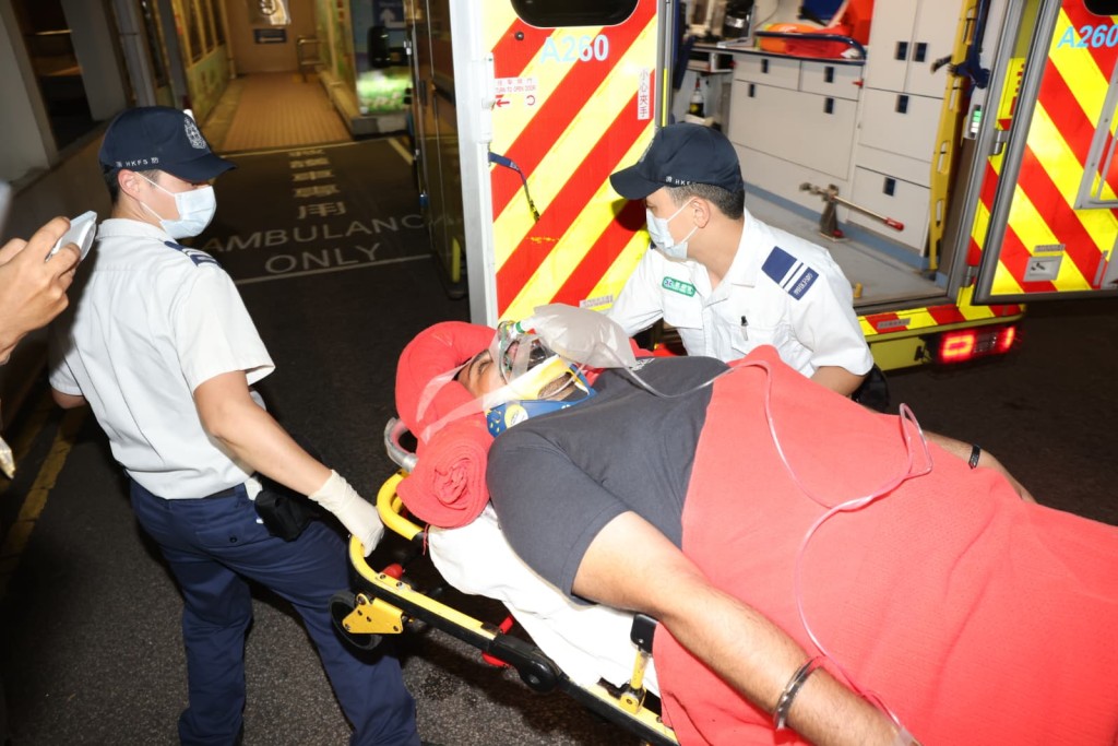 鐵騎士清醒送院。 鐵騎士清醒送院。