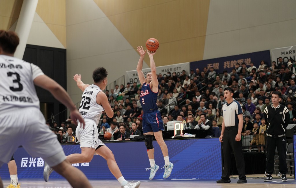 厄特爾⼆世得到13分8籃板。香港金牛圖片