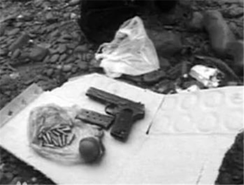 周向陽的武裝犯罪集團持有重火力，多次與警方駁火。