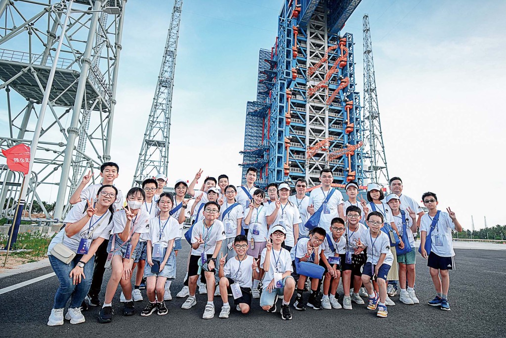 到火箭发射场现场观摩火箭发射升空
