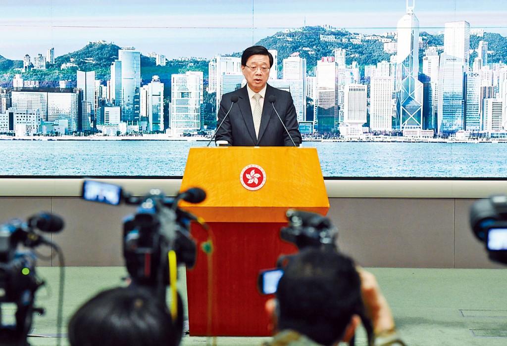 李家超指政府需要確保在公共圖書館內的書籍,符合香港的公共利益。