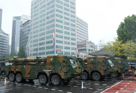 高威力玄武導彈在首爾的閱兵禮中亮相。美聯社