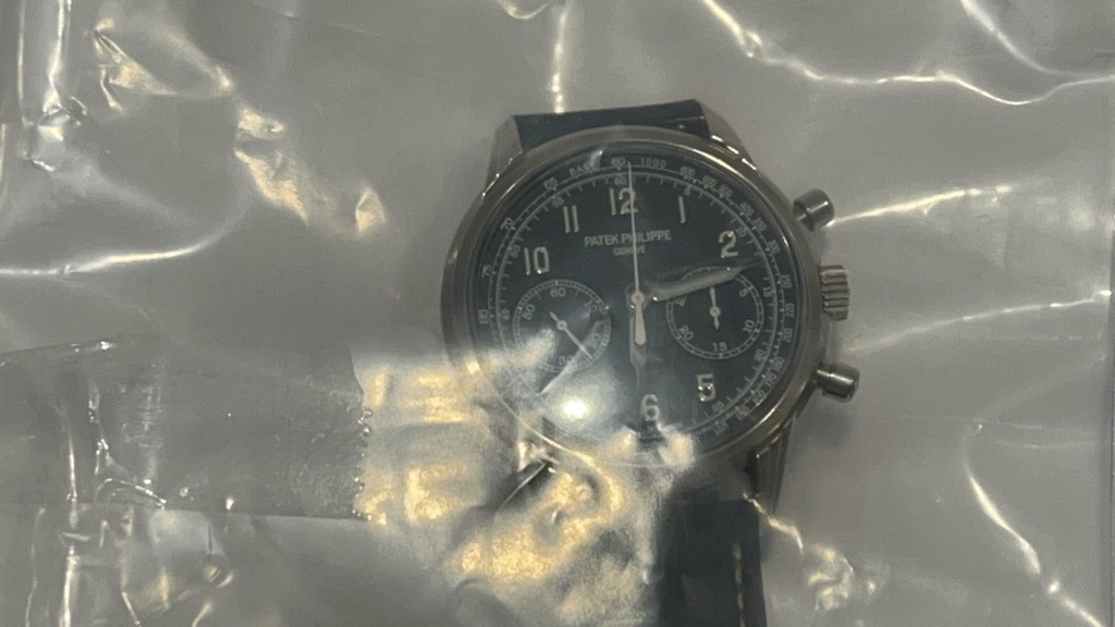 警方檢獲多隻名貴手錶。楊偉亨攝 警方檢獲多隻名貴手錶。楊偉亨攝