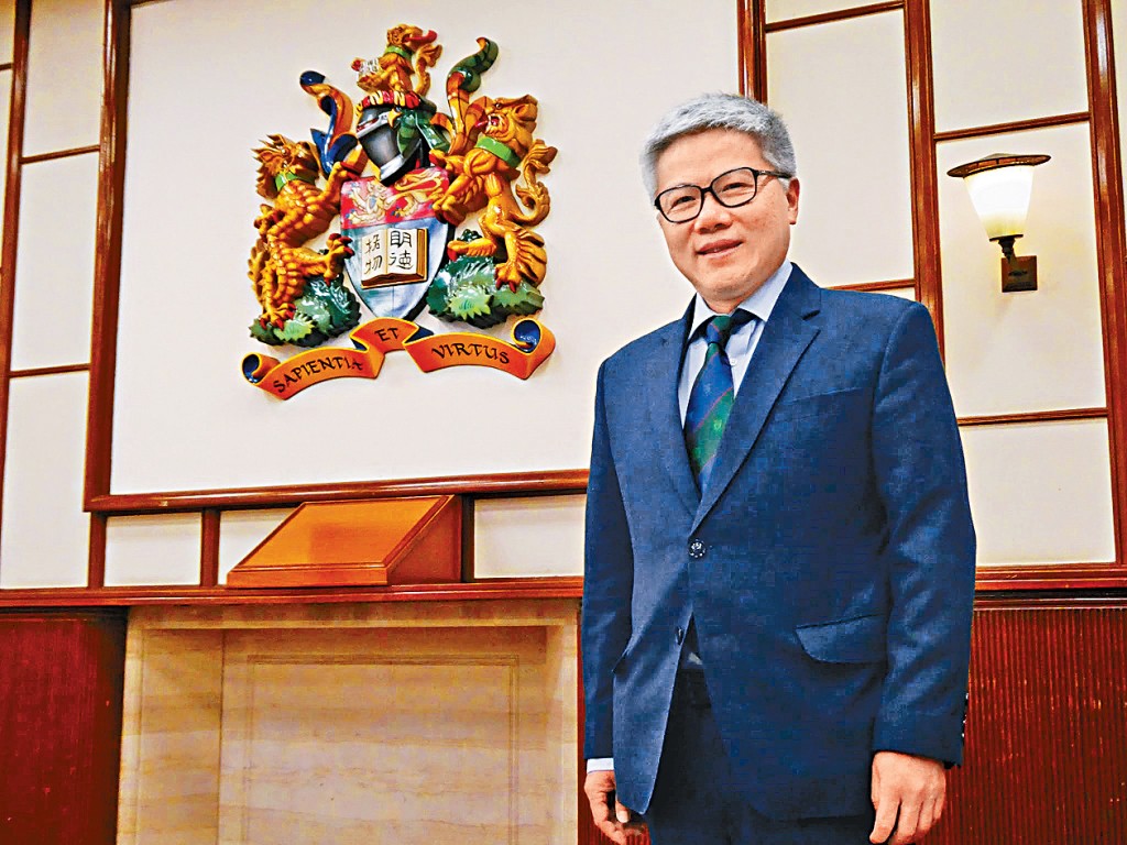 吳寶珠認為，政府應該要着力資助年輕研究員、為他們提供生活保障，為數學研究發展提供空間。