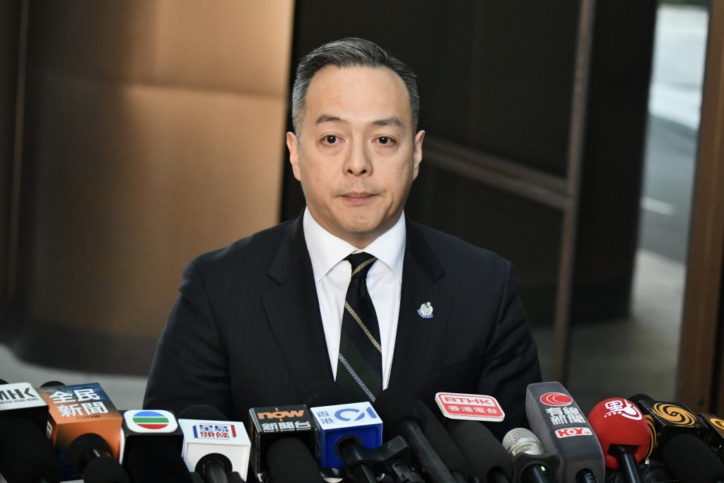 周一鳴指疑犯無任何證明文件，亦非合法在泰國居留，已被泰國警方遞解出境。盧江球攝