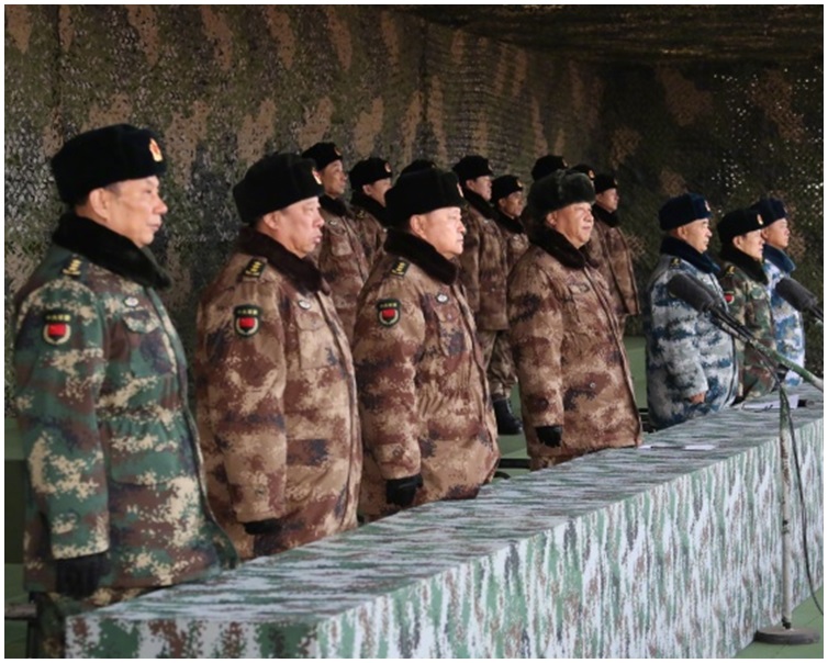 習近平和軍委領導在主會場校閱部隊。新華社