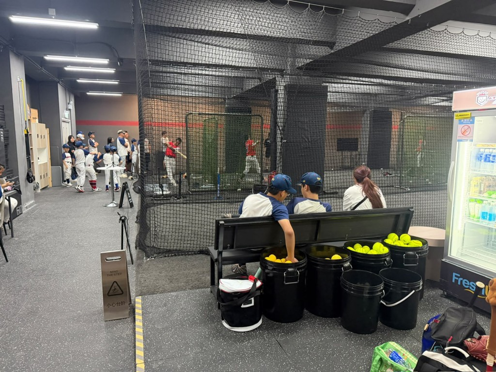 陳樂滔父親期望政府能建設供預約的康文署室內棒球練習場。 陳樂滔父親期望政府能建設供預約的康文署室內棒球練習場。