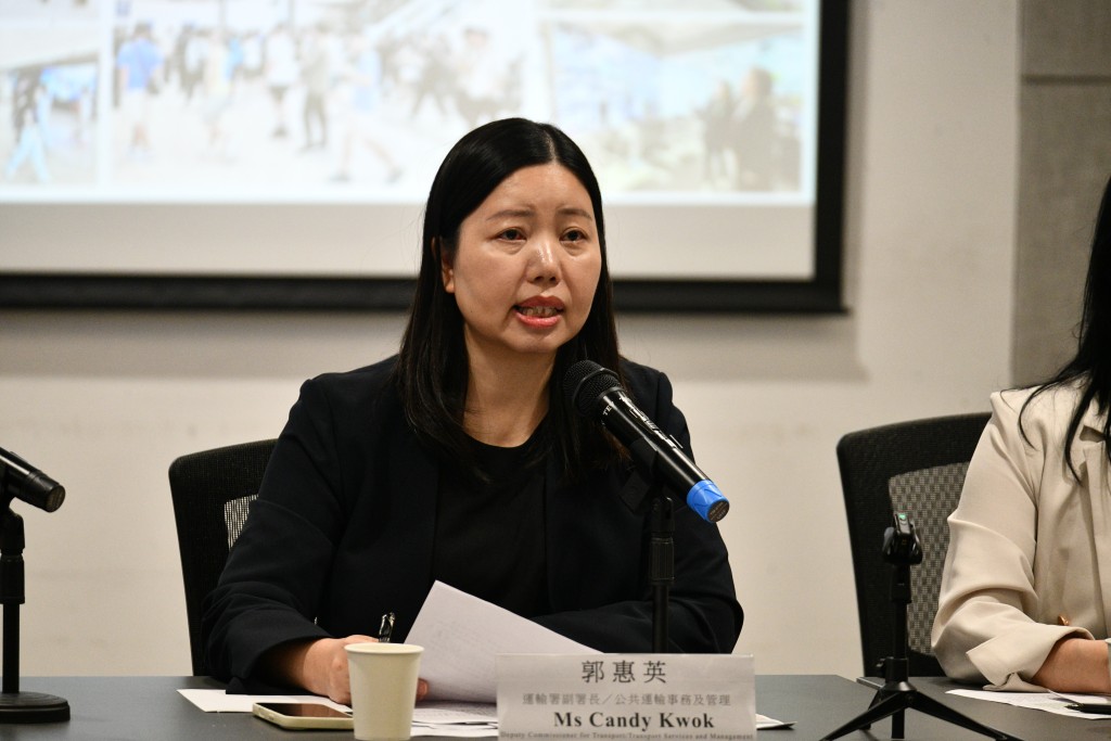 運輸署副署長/公共運輸事務及管理郭惠英說,新皇崗口岸公共運輸站點,可連接13個主要車站。 運輸署副署長/公共運輸事務及管理郭惠英說,新皇崗口岸公共運輸站點,可連接13個主要車站。
